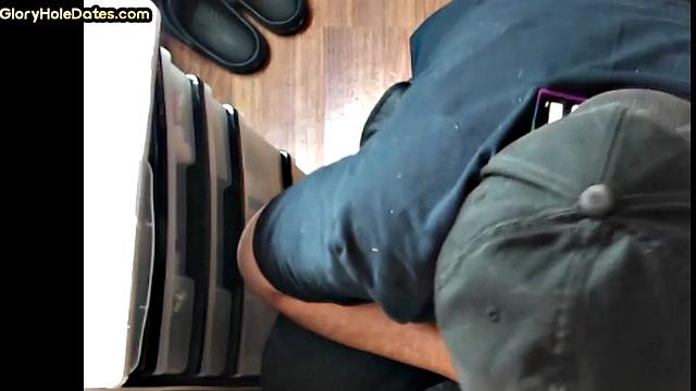 Gloryhole POV DILF sucks in closeup homemade BJ scene