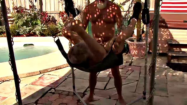 Трое мохнатых мужиков жестко жарятся в потной оргии