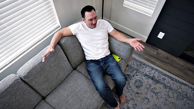 смотри, как Пенелопа Кэй соблазняет сводного брата и получает по полной