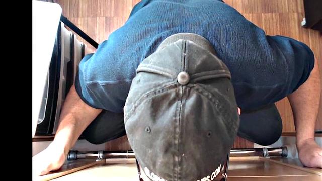 Mature DILF deepthroats gloryhole in amateur duo