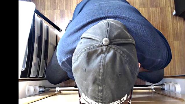 Mature DILF deepthroats gloryhole in amateur duo