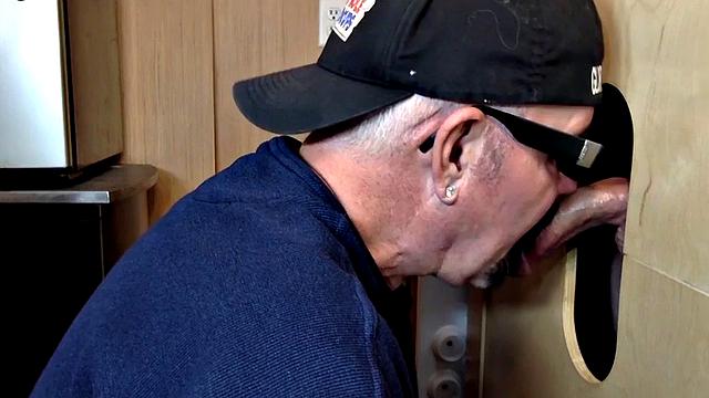 Mature DILF deepthroats gloryhole in amateur duo