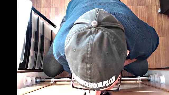 Mature DILF deepthroats gloryhole in amateur duo