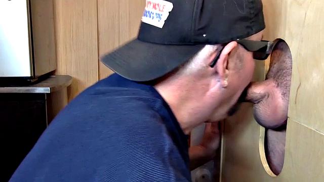 Mature DILF deepthroats gloryhole in amateur duo