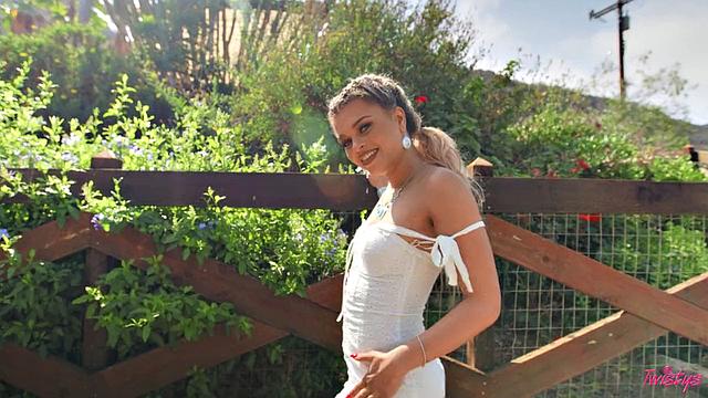 November TOTM - Queen Of The Canyon