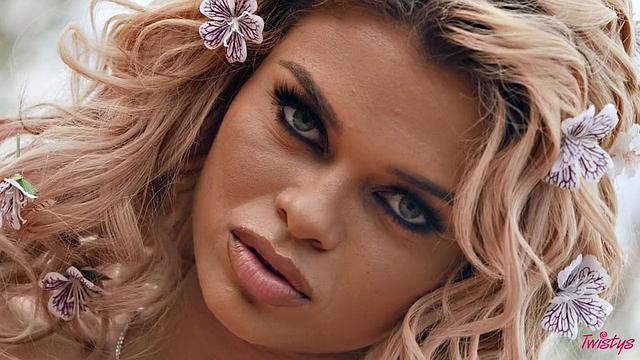 November TOTM - Queen Of The Canyon