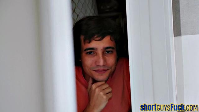 Short guy cockridden by nympho