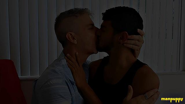 Страстные гей-поцелуи 42 - Себастьян кончает и Ричард Леннокс
