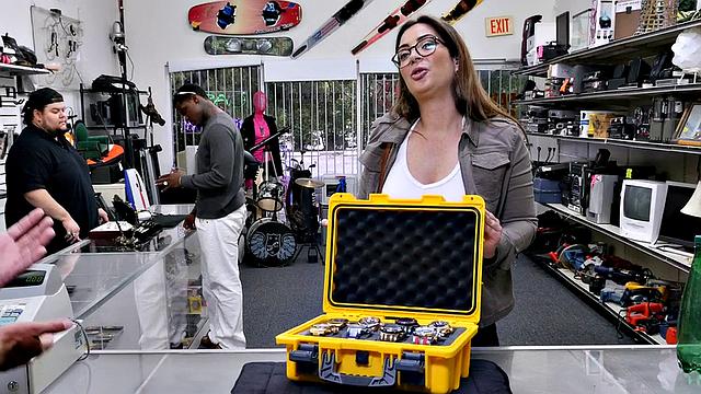 Pawnshop slut loves sucking nice dick while jerking it