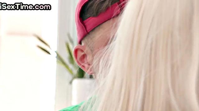 Stunning bisexual babe 3some pounded after cock sucking