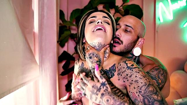 Pussyboi uses strapon to penetrate female's tight pussy