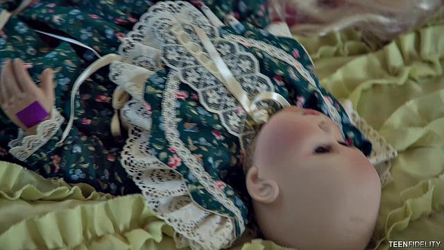 мэдисон и сара luv устроили медвежьи забавы - мишка смотрит, как трахаются по-взрослому