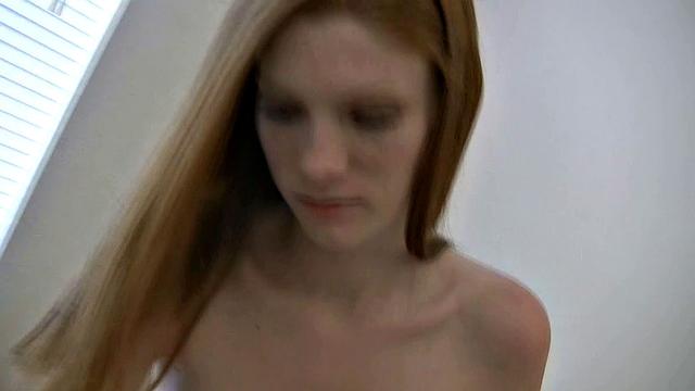 рыжая emily сводит с ума горячим pov дрочиловом