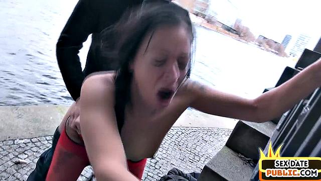 Public amateur GF in pantyhose fucked on outdoor time