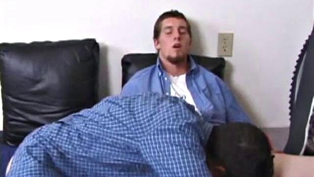 Адам и Энтони забили на порно и устроили собственный 69 с вибратором