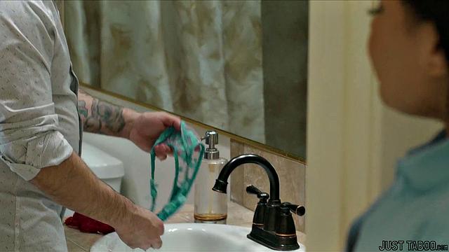 Дикая страсть к ее сочной жопе захлёстывает