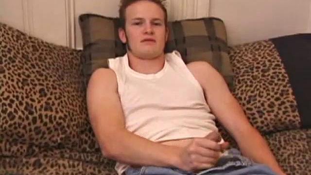 lex python дрочит, показывает жопу и кончает себе на лицо