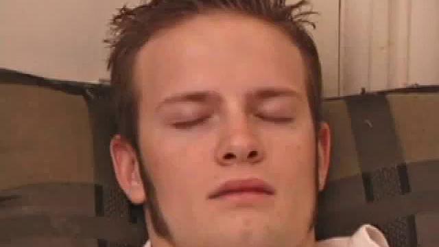 lex python дрочит, показывает жопу и кончает себе на лицо