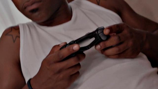 Stunning lesbian MILF fingering her GF