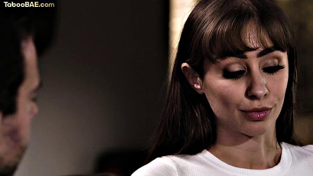 Сочная зрелая с большой жопой скачет на члене, кайфует от страсти с любовником.