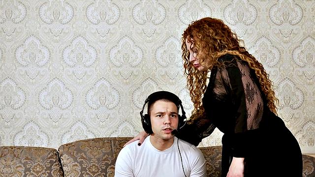 MATURE4K. Guy satisfies mature woman in stockings after chores