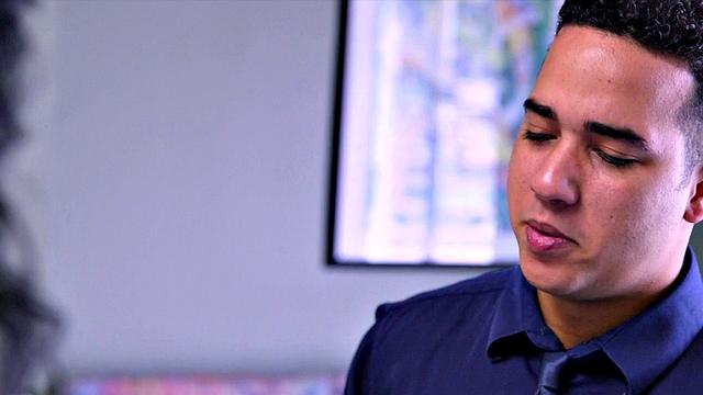 начальница рита данелс показала, кто тут главный и дала в жопу