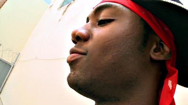 Outdoor Black thug assfucked by white top for cash