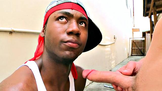 Outdoor Black thug assfucked by white top for cash