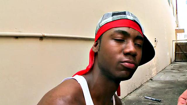 Outdoor Black thug assfucked by white top for cash