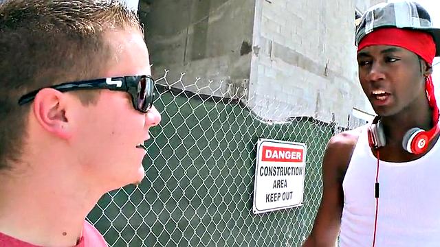 Outdoor Black thug assfucked by white top for cash