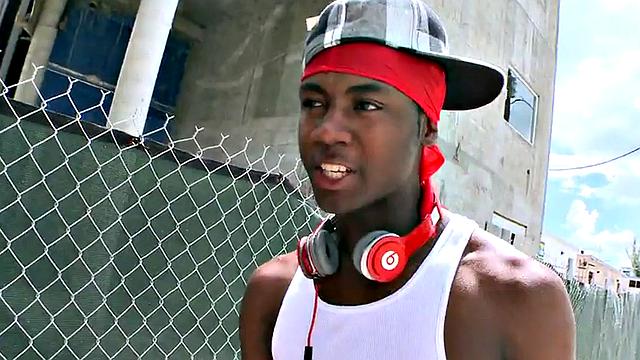 Outdoor Black thug assfucked by white top for cash