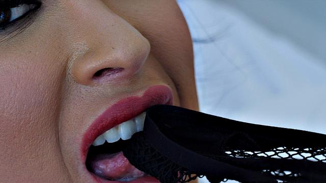 татуированная lily lane сходит с ума от жесткого pov трахa