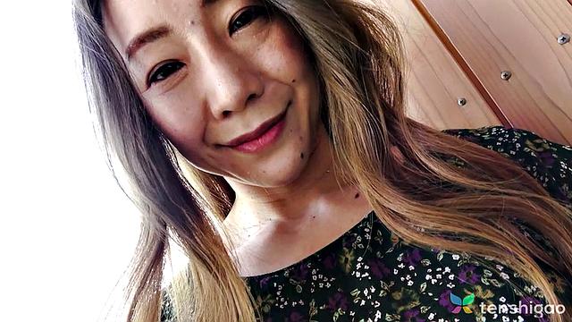 Seductive Miho Wakabayashi Teases for Tenshigao