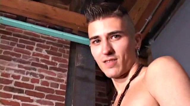 Tyler Ridgestone invites us to join him in a wank. With everyone watching, he strips down and starts to stroke his dick. After some serious stroking Tyler drops a big warm cum load from the rafters.