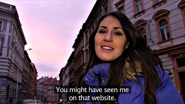 британка с тату на письке проверяет, выдержит ли чужой член на природе