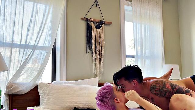 Tattooed queer licks GFs pussy in homemade oral sex