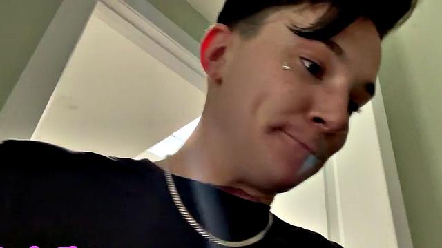 Tattooed queer licks GFs pussy in homemade oral sex