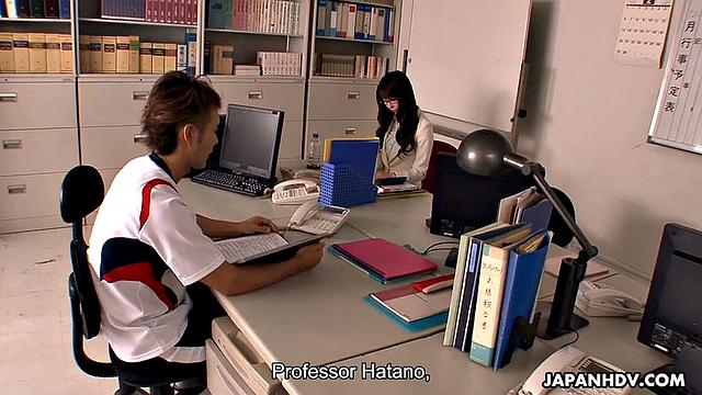 Slim lady gets banged in her new big office