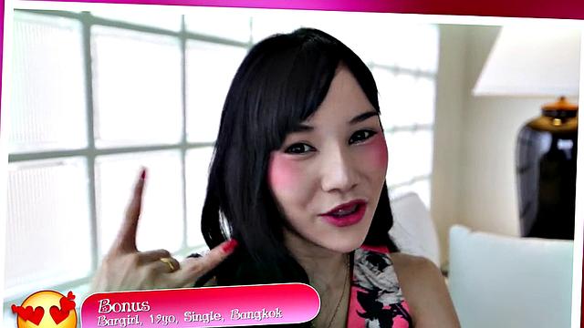 стройная транса жадно сосёт и принимает в попку