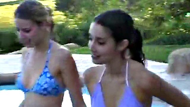 Amateur teen licking pussy