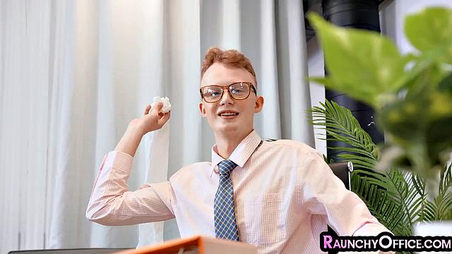 Asian secretary cockriding in 3some