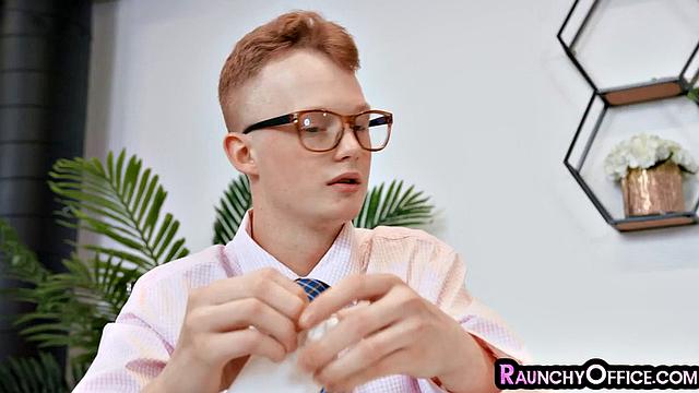 Asian secretary cockriding in 3some