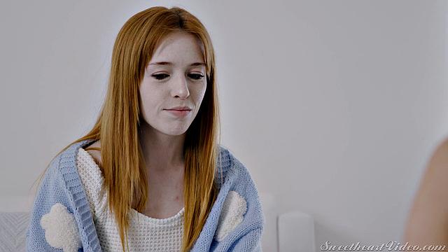 Лесби-адванс: зрелые и молодые, 18 лет - Сцена 3 - Сделай её опытней