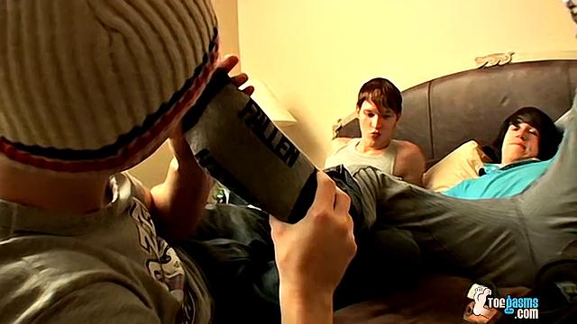 Любители фут-фетиша: Ашер, Райан, Бренден, Крист - грязные игры вчетвером