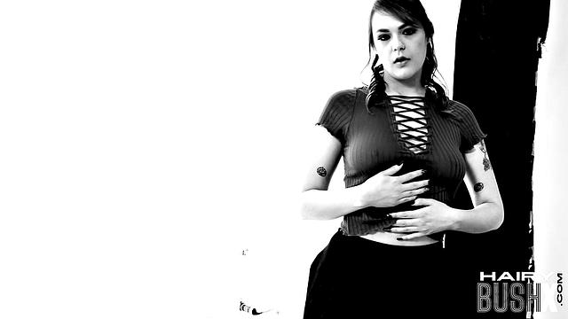 Hairy cum-thirsty babe gets side-fucked by BF