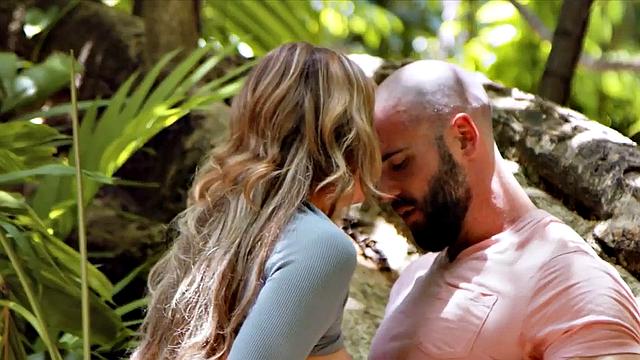 Slutty bigbutt MILF gets fucked outdoors by big white cock