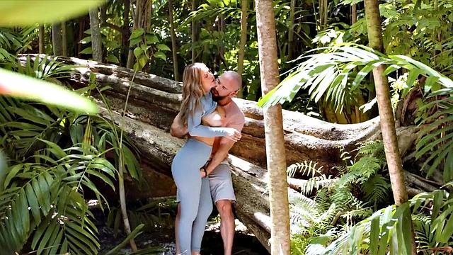 Slutty bigbutt MILF gets fucked outdoors by big white cock