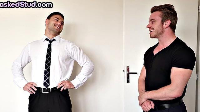 Строгий красавец в костюме разрывает жаждущую жопу