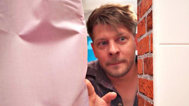 три подруги делят один член в общежитии - ну зато экономия