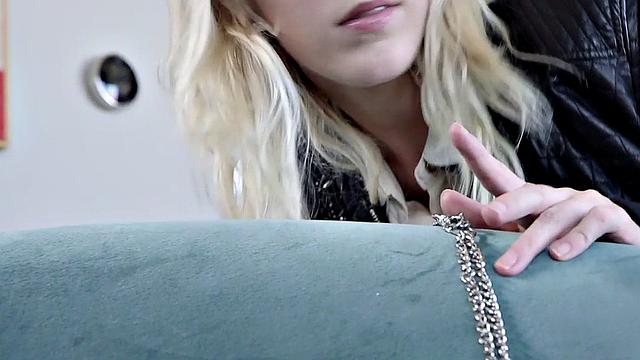 Submissive BDSM babe pussyfucked and facesitted in 3way